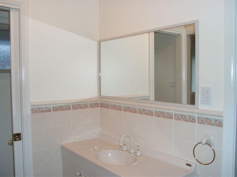 8 Noonan Street, Parkes NSW 2870