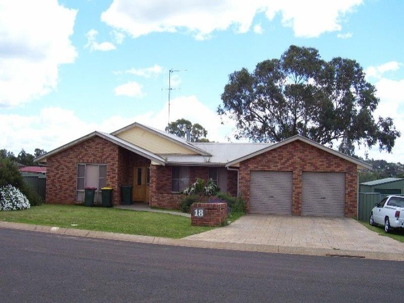 18 Georgefield Drive, Parkes NSW 2870