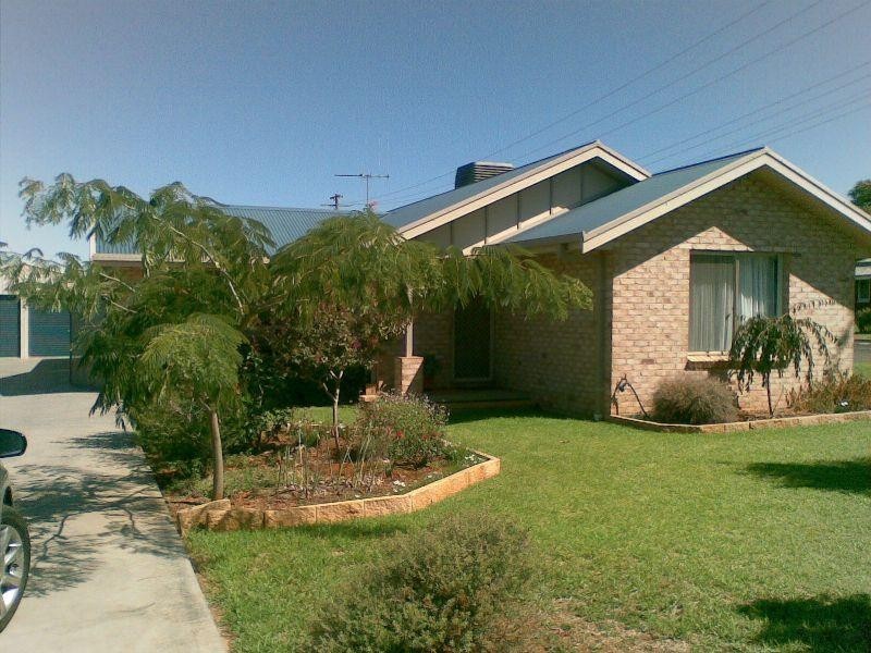 2 Noonan Street, Parkes NSW 2870