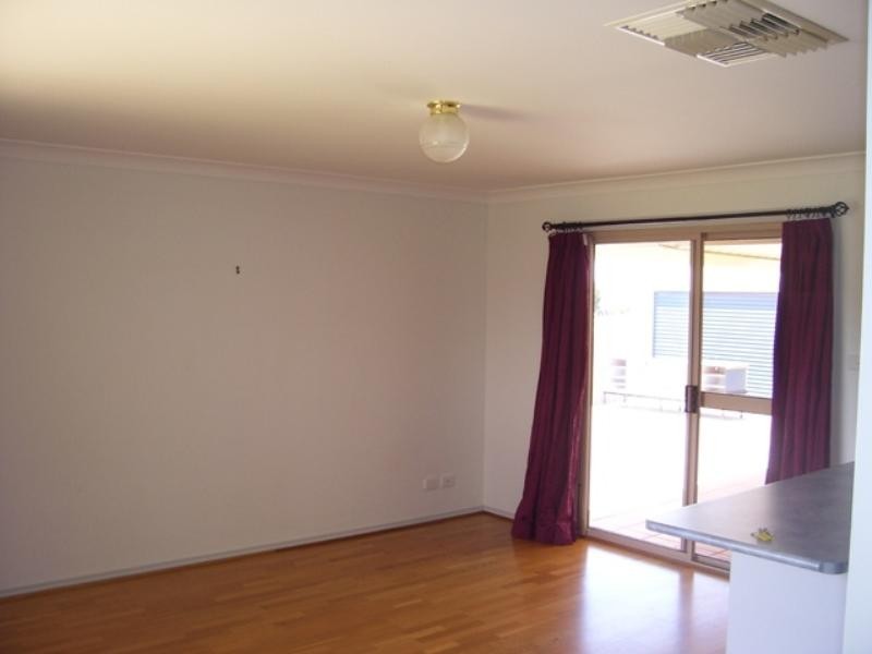 2 Noonan Street, Parkes NSW 2870