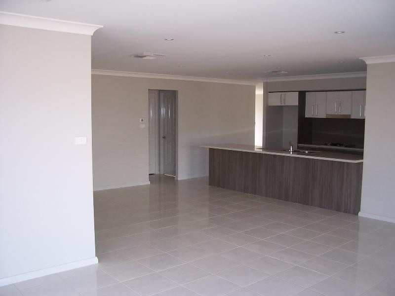 5 Mossgiel Place, Parkes NSW 2870