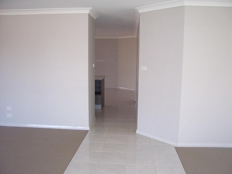 5 Mossgiel Place, Parkes NSW 2870