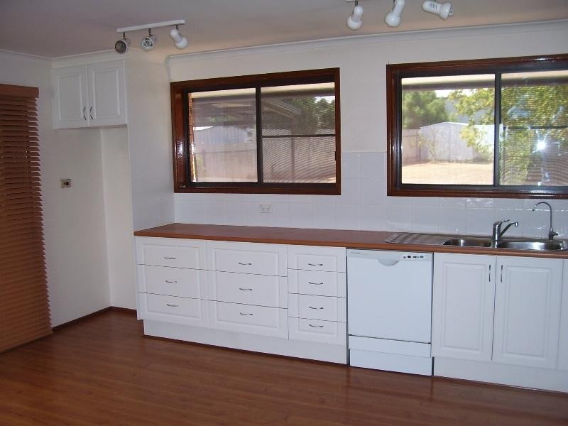 8 Werona Place, Parkes NSW 2870