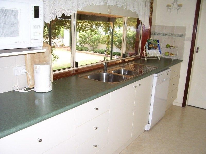 9 Willbe Street, Eugowra NSW 2806