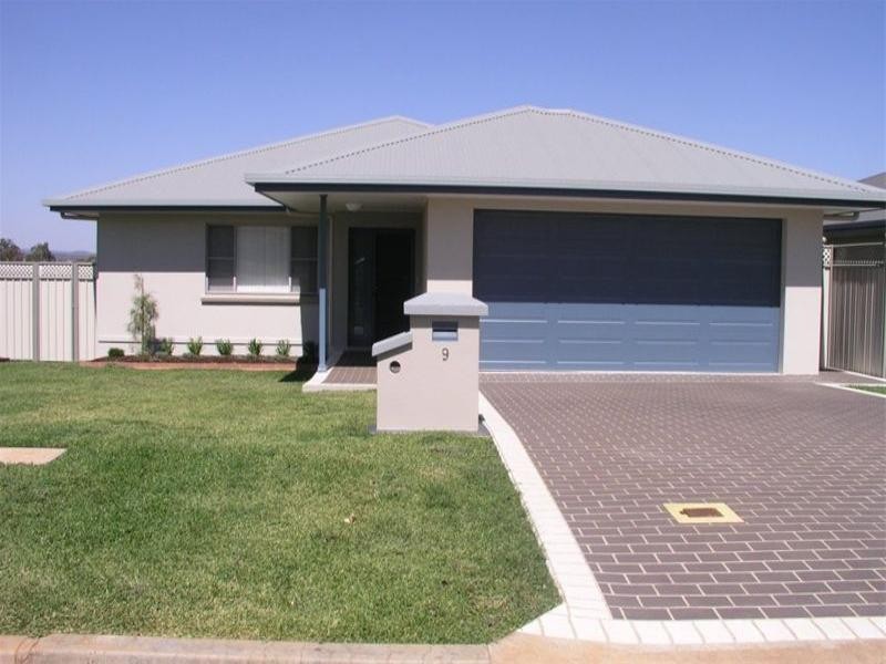 9 Koala Street, Parkes NSW 2870