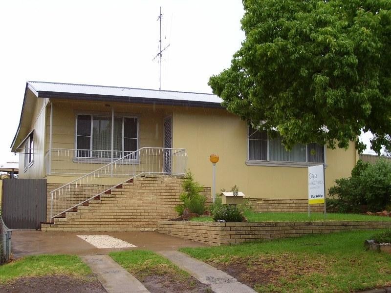 17 Park Street, Parkes NSW 2870