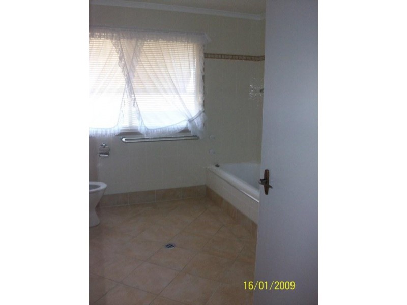 17 Park Street, Parkes NSW 2870