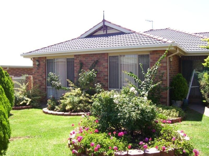 14 Christina Close, Parkes NSW 2870