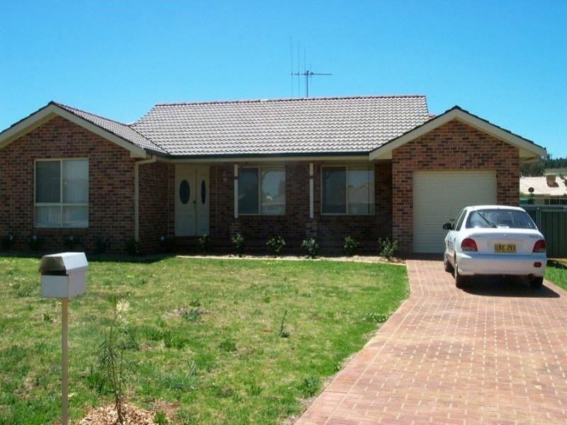 11 Cobden Place, Parkes NSW 2870