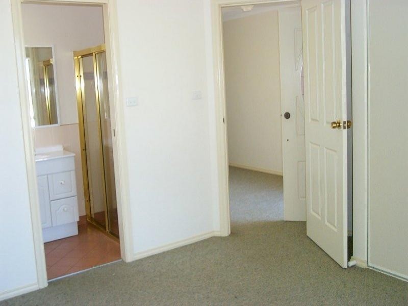 11 Cobden Place, Parkes NSW 2870