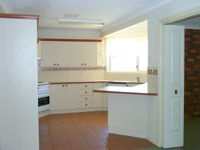 11 Cobden Place, Parkes NSW 2870