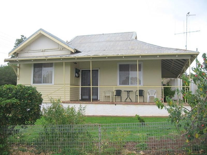 18 Wentworth Street, Parkes NSW 2870