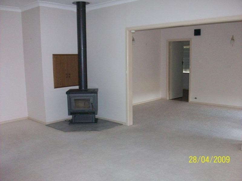 16 Mengarvie Road, Parkes NSW 2870