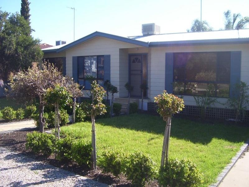 14 Lawson Street, Parkes NSW 2870
