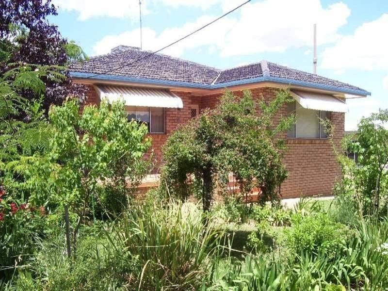 1 Hedgerow Avenue, Parkes NSW 2870