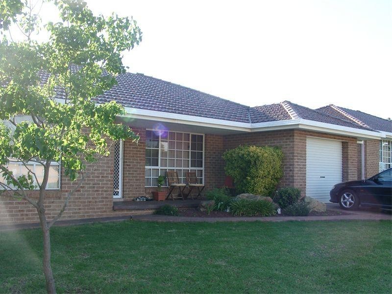 1/9 Ken Payne Place, Parkes NSW 2870