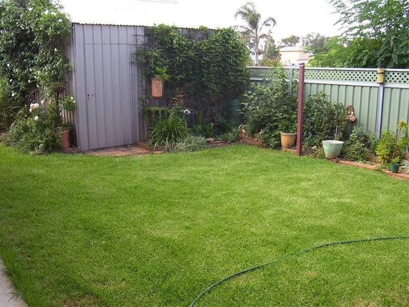 2 Arana Place, Parkes NSW 2870