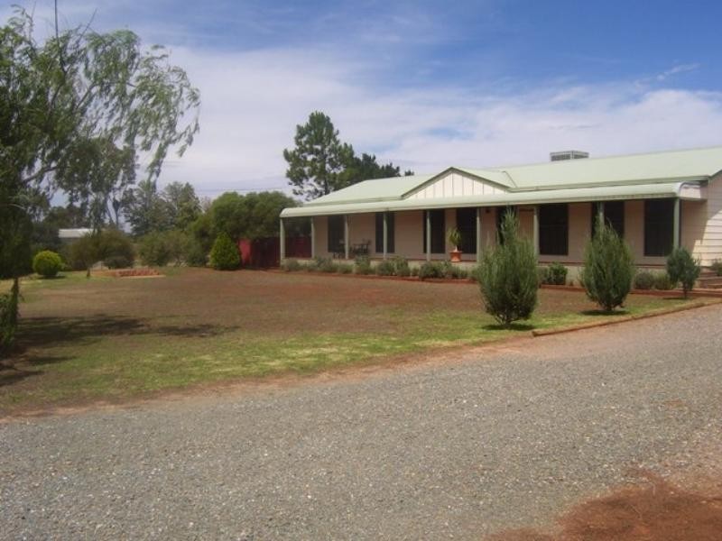 250 Nash Street, Parkes NSW 2870