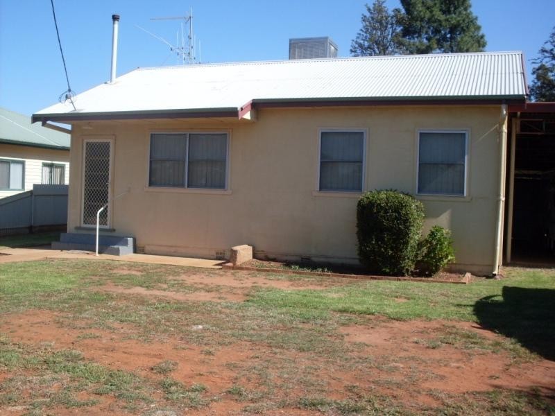 13 McCarthur Street, Parkes NSW 2870