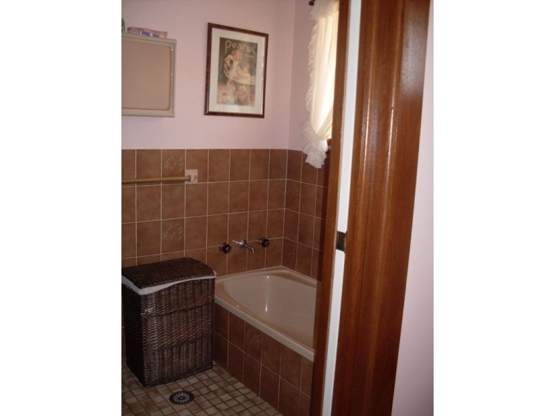 27 Lawson Street, Parkes NSW 2870