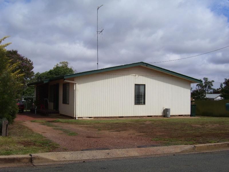 2/4 Lawson Street, Parkes NSW 2870