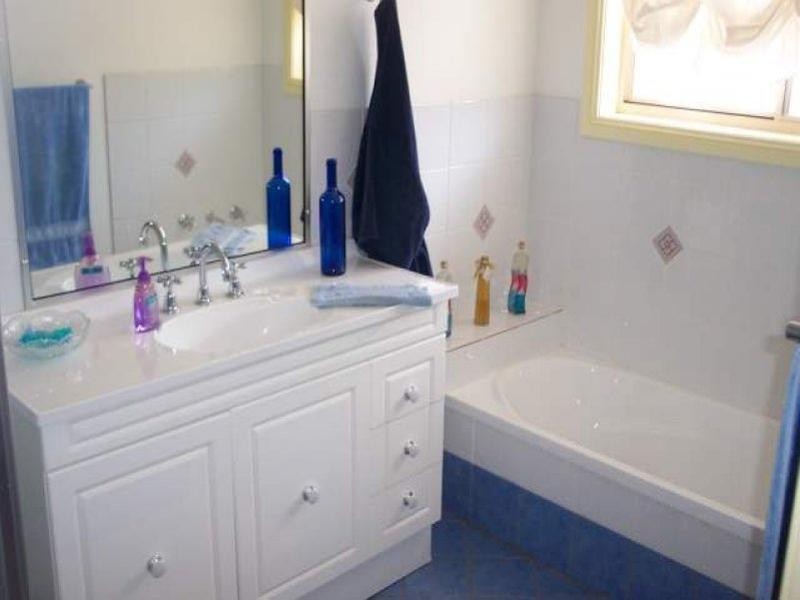 12 Highland Avenue, Parkes NSW 2870