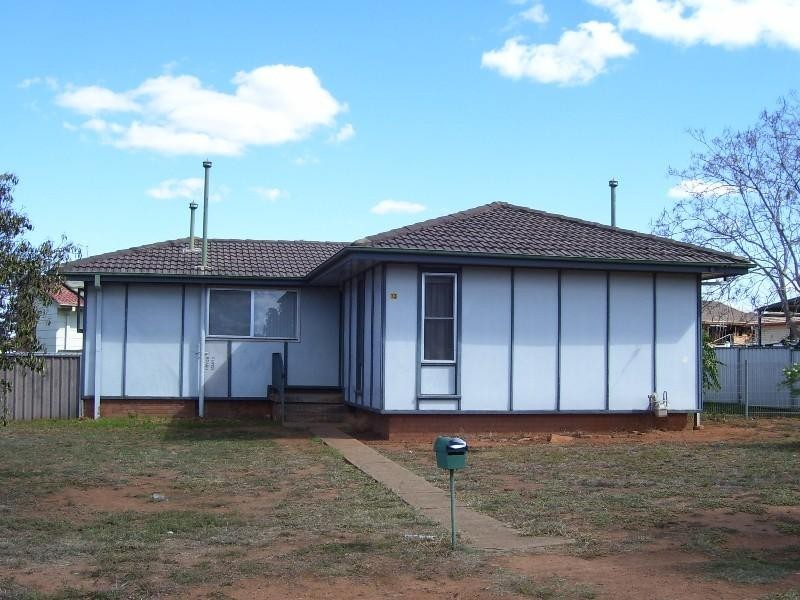 13 Best Street, Parkes NSW 2870