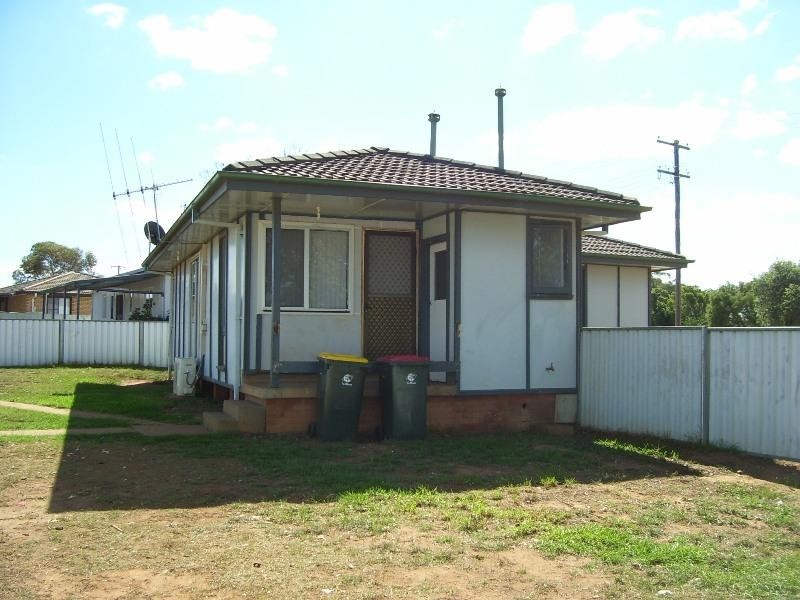 13 Best Street, Parkes NSW 2870
