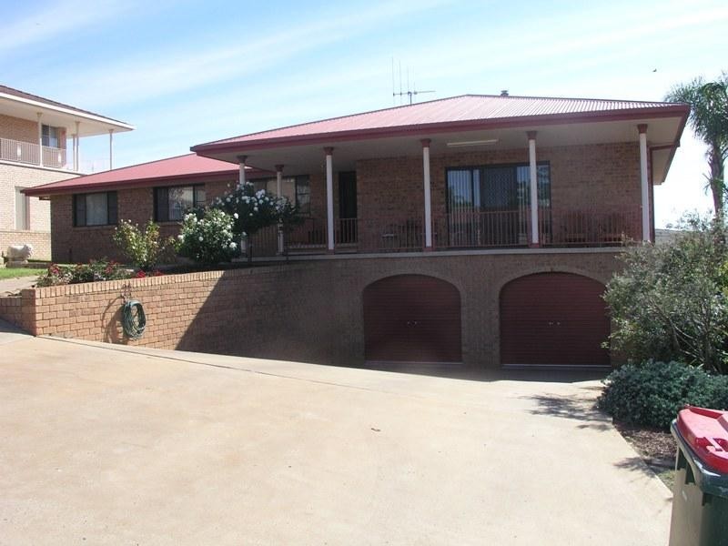 26 Panorama Crescent, Parkes NSW 2870
