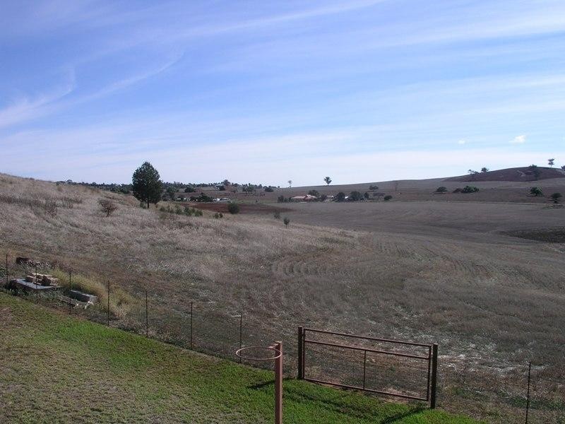 26 Panorama Crescent, Parkes NSW 2870