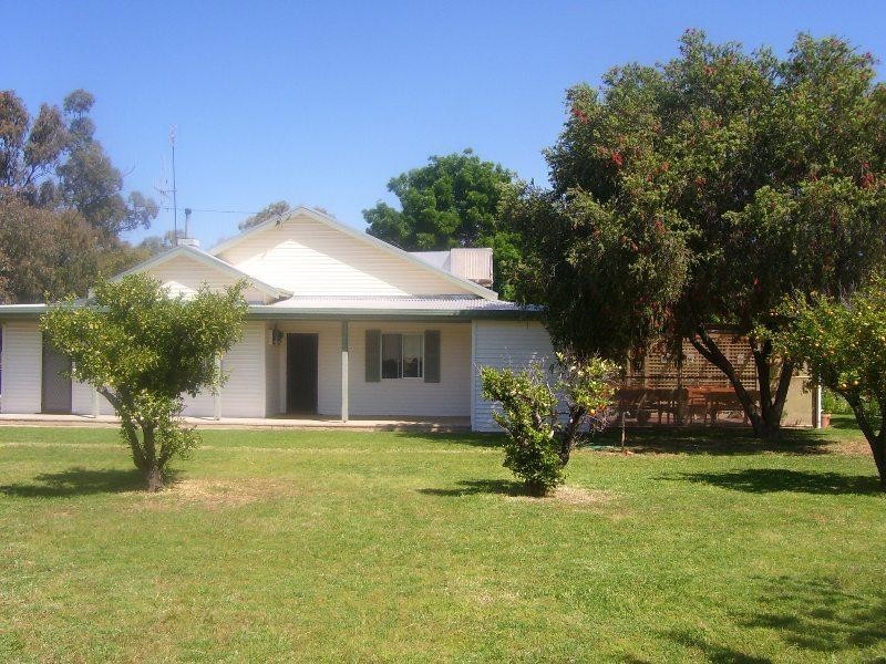 Innisfail Newell Highway, Parkes NSW 2870