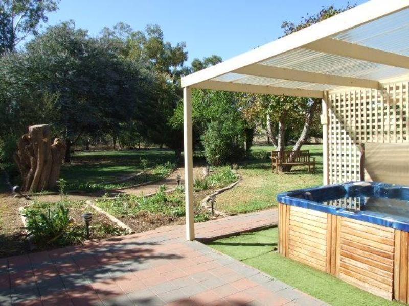 Innisfail Newell Highway, Parkes NSW 2870