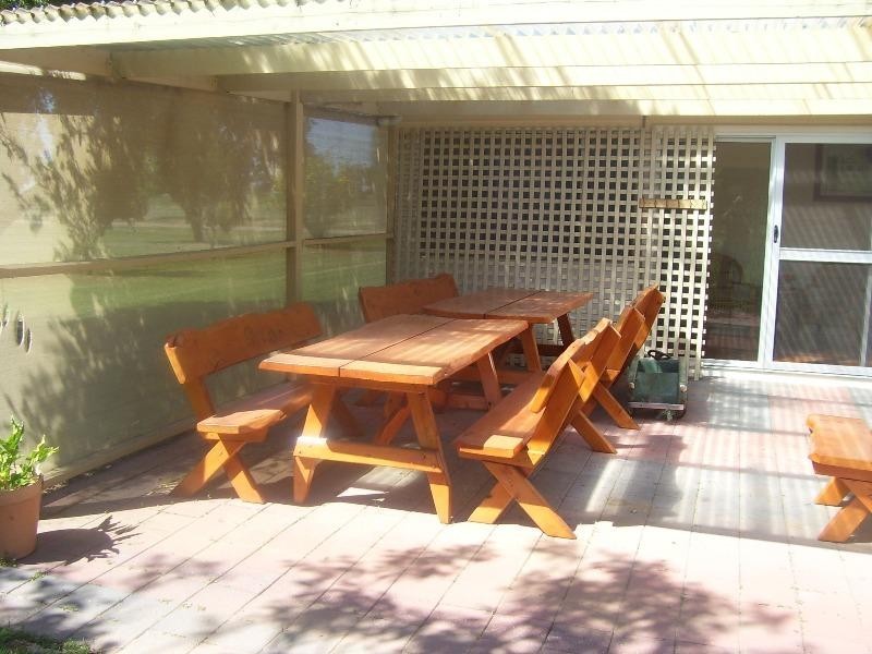 Innisfail Newell Highway, Parkes NSW 2870