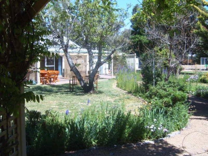 Innisfail Newell Highway, Parkes NSW 2870