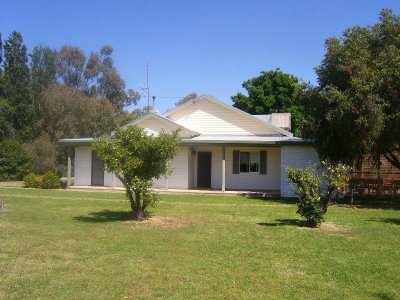 Innisfail Newell Highway, Parkes NSW 2870