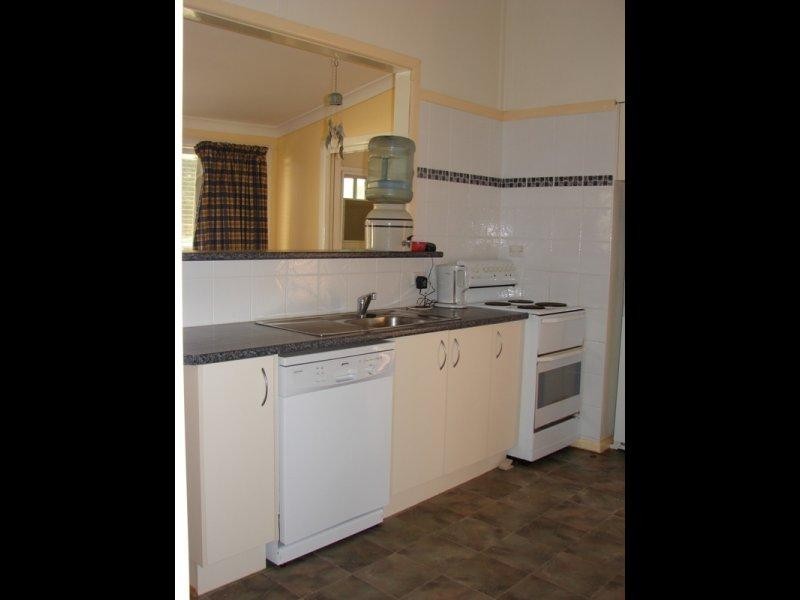 Innisfail Newell Highway, Parkes NSW 2870