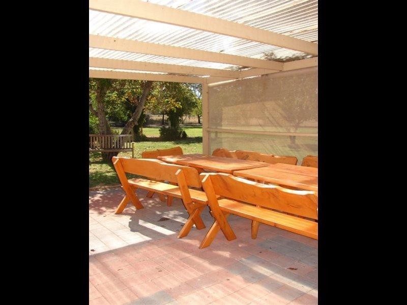 Innisfail Newell Highway, Parkes NSW 2870