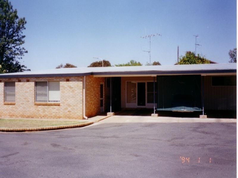 1/10 Eloura Place, Parkes NSW 2870