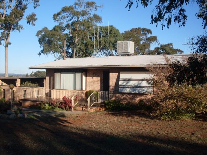 11 Hodges Street, Parkes NSW 2870