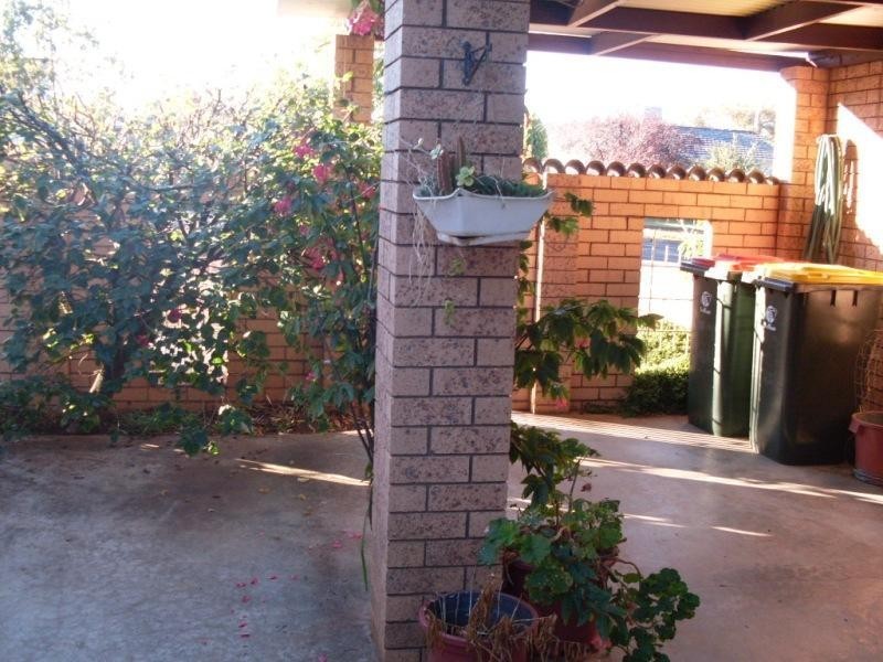 11 Hodges Street, Parkes NSW 2870