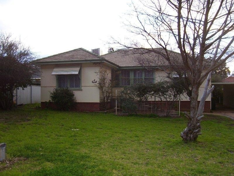 8 Porter Street, Parkes NSW 2870