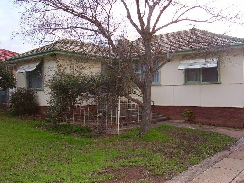 8 Porter Street, Parkes NSW 2870