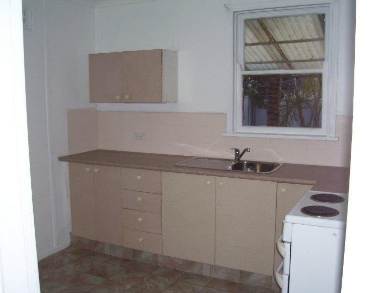 8 Porter Street, Parkes NSW 2870