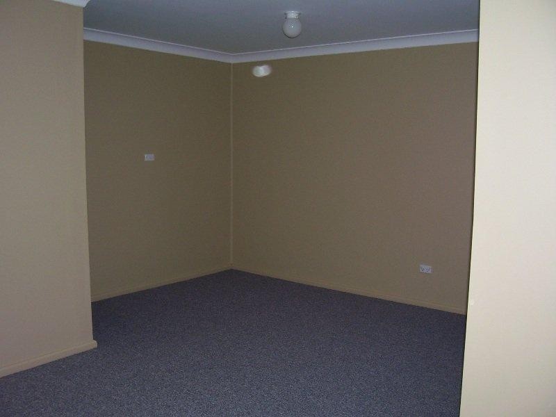 8 Porter Street, Parkes NSW 2870