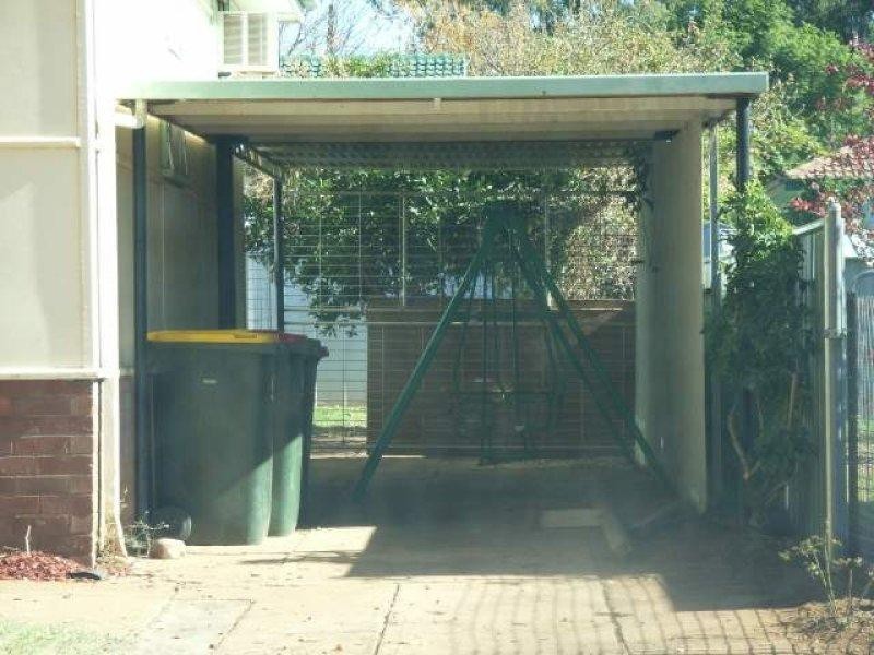 8 Porter Street, Parkes NSW 2870