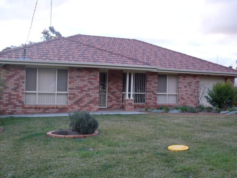 8 Russell Street, Parkes NSW 2870