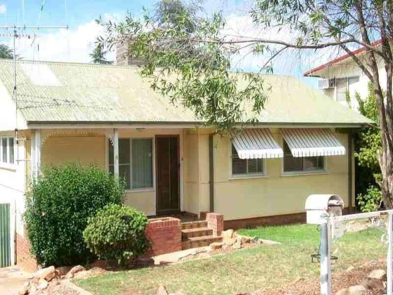 11 Kookaburra Street, Parkes NSW 2870