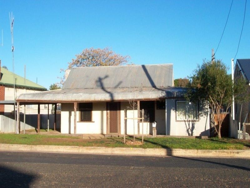 4 Talbot Street, Parkes NSW 2870