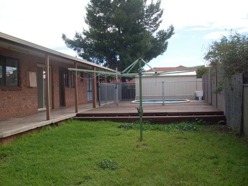 2 Friendship Place, Parkes NSW 2870