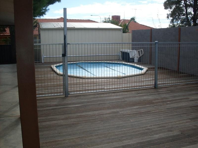 2 Friendship Place, Parkes NSW 2870